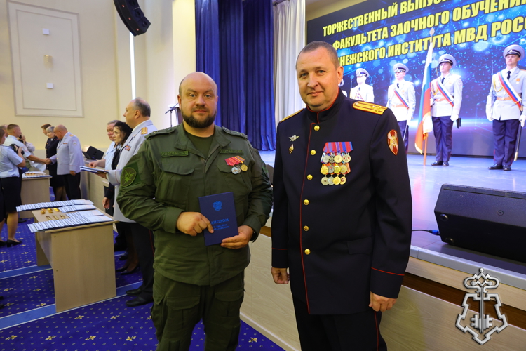 Начальник Управления вневедомственной охраны Росгвардии по Воронежской области принял участие в выпуске слушателей факультета заочного обучения в Воронежском институте МВД России