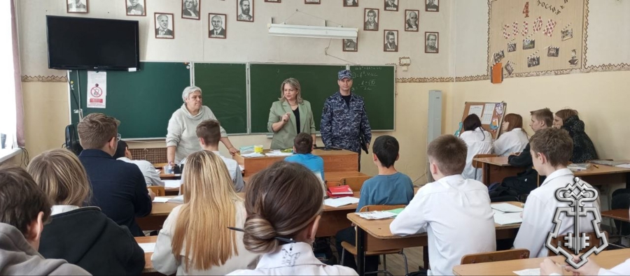 Сотрудники Росгвардии провели урок мужества, посвященный победе в великой отечественной войне