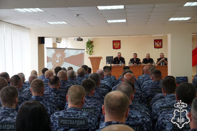 В Воронеже росгвардейцев наградили за добросовестное несение службы