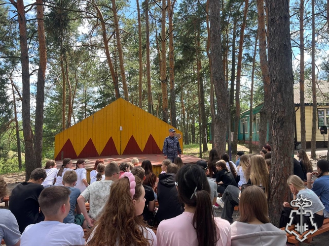 "Каникулы с Росгвардией" прошли в детском лагере Ласточка в Воронежской области