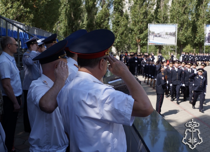 НАЧАЛЬНИК ГЛАВНОГО УПРАВЛЕНИЯ ВНЕВЕДОМСТВЕННОЙ ОХРАНЫ РОСГВАРДИИ ГЕНЕРАЛ-ЛЕЙТЕНАНТ ПОЛИЦИИ АЛЕКСАНДР ГРИЩЕНКО ПОЗДРАВИЛ ВЫПУСКНИКОВ ВОРОНЕЖСКОГО ИНСТИТУТА МВД РОССИИ С ОКОНЧАНИЕМ ВУЗА