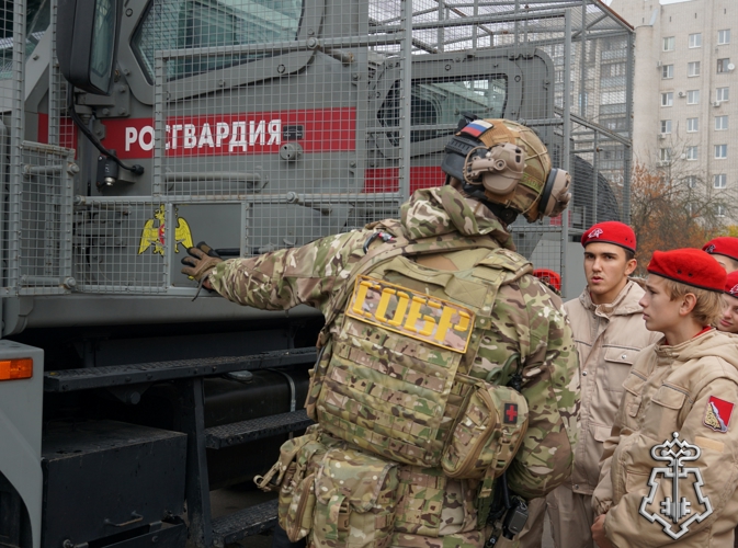 В Воронеже подразделения Росгвардии поддержали ежегодную патриотическую акцию «День призывника» для молодежи допризывного возраста