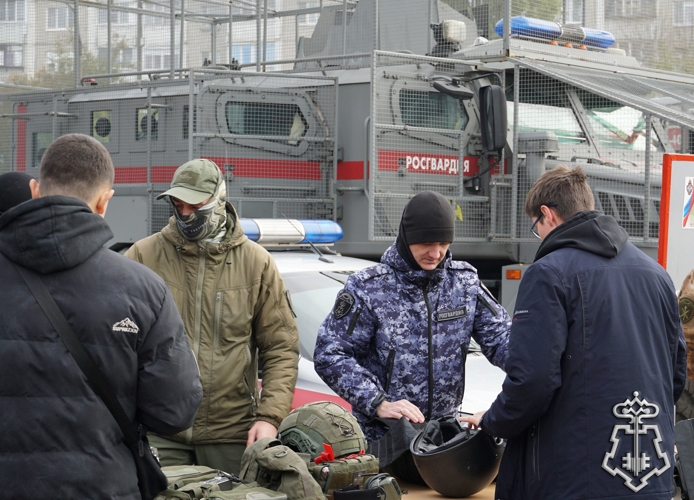 В Воронеже подразделения Росгвардии поддержали ежегодную патриотическую акцию «День призывника» для молодежи допризывного возраста