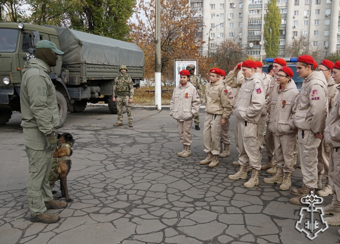 В Воронеже подразделения Росгвардии поддержали ежегодную патриотическую акцию «День призывника» для молодежи допризывного возраста