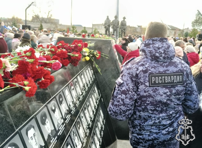 В ВОРОНЕЖСКОЙ ОБЛАСТИ ПРЕДСТАВИТЕЛИ РОСГВАРДИИ ПРИНЯЛИ УЧАСТИЕ В ЦЕРЕМОНИИ ОТКРЫТИЯ МЕМОРИАЛА СОТРУДНИКАМ, ПОГИБШИМ ПРИ ИСПОЛНЕНИИ СЛУЖЕБНОГО ДОЛГА
