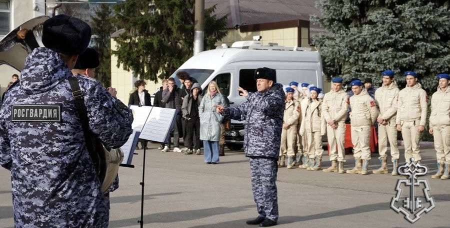 Патриотическую акцию «Открытая Росгвардия - Всероссийский день призывника» провели росгвардейцы в Воронеже