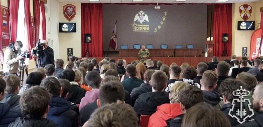 Патриотическую акцию «Открытая Росгвардия - Всероссийский день призывника» провели росгвардейцы в Воронеже