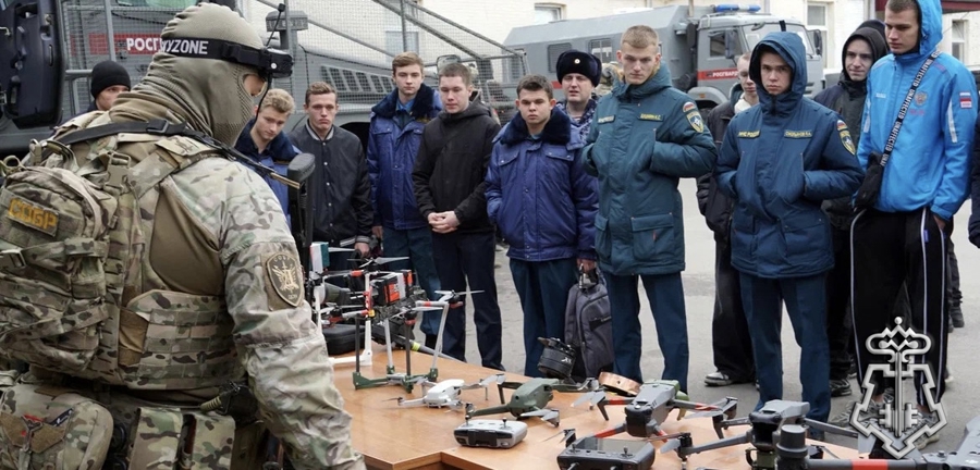 Патриотическую акцию «Открытая Росгвардия - Всероссийский день призывника» провели росгвардейцы в Воронеже