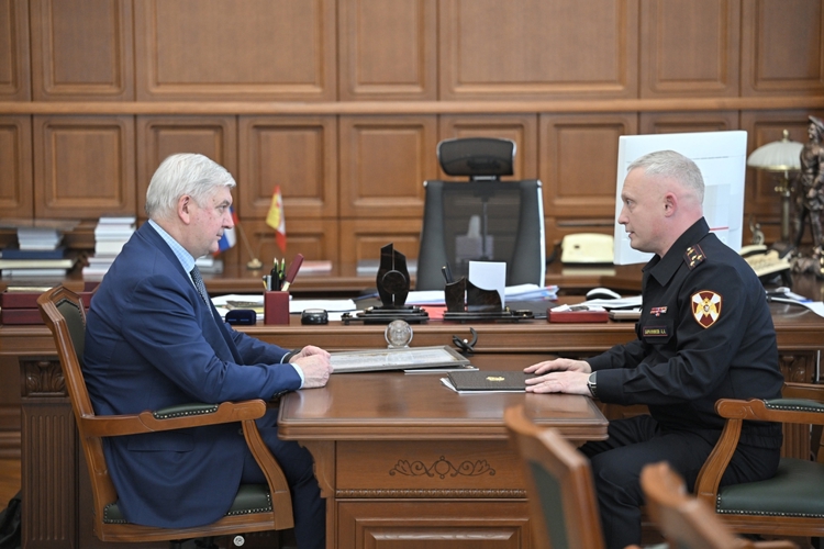 Губернатор Воронежской области Александр Гусев провел рабочую встречу по итогам года с главой региональной Росгвардии Алексеем Баранниковым
