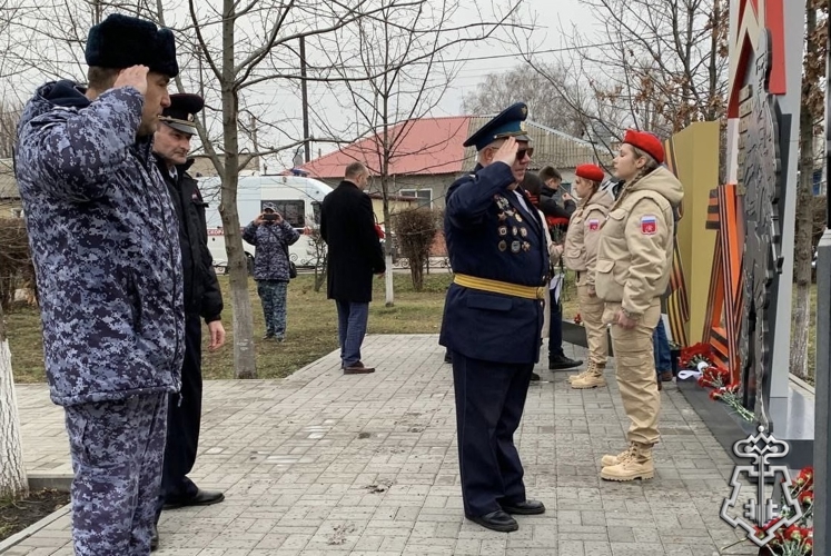 Сотрудники Росгвардии почтили память героев, павших в ходе специальной военной операции.