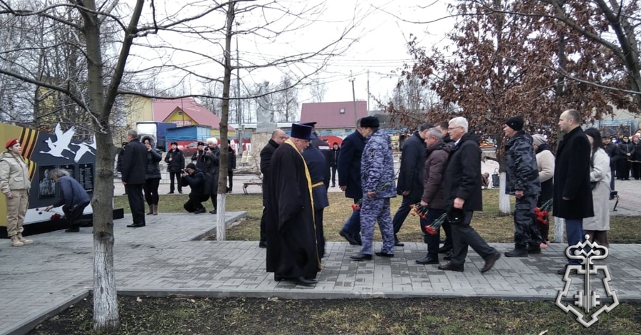 Сотрудники Росгвардии почтили память героев, павших в ходе специальной военной операции.
