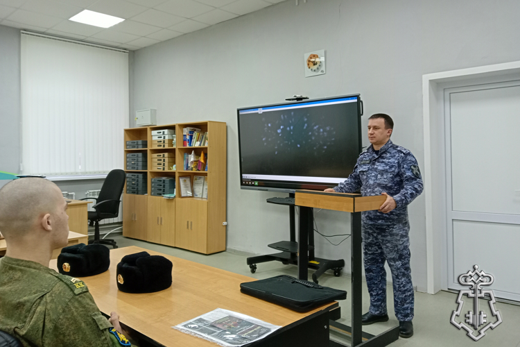 Сотрудники вневедомственной охраны продолжают патриотическое информирование в образовательных учреждениях Воронежской области