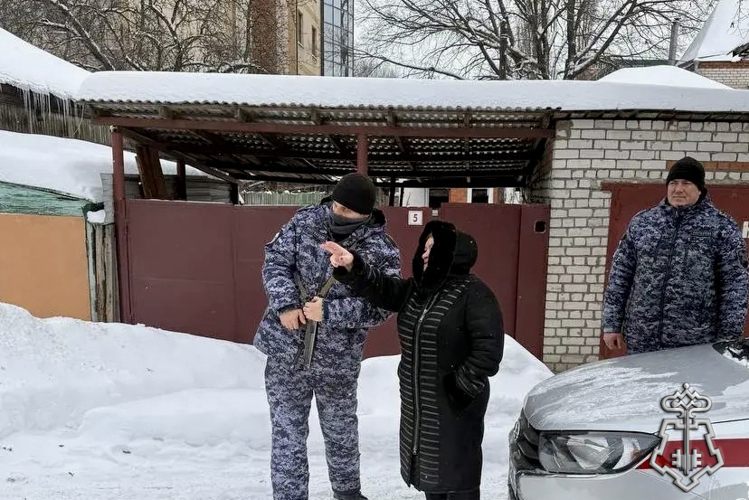 Сотрудники Росгвардии оказали помощь женщине, которая потерялась в Воронеже