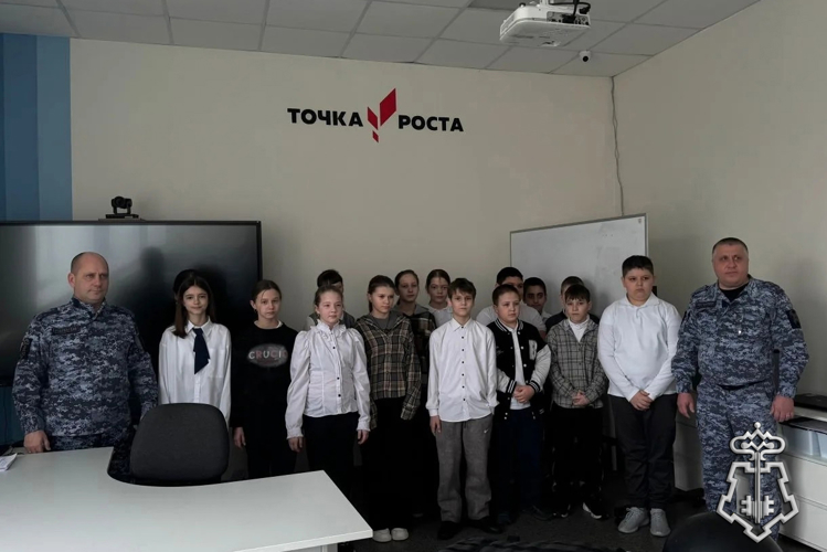 Сотрудники вневедомственной охраны продолжают акцию «Дни Росгвардии» посетив районную школу