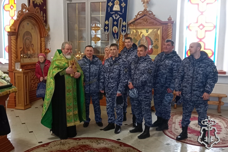Сотрудники вневедомственной охраны посетили церковную службу в храме Воронежкой области