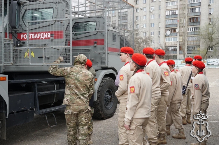 В Воронеже росгвардейцы стали частью ежегодной патриотической акции « День призывника» для молодежи допризывного возраста 