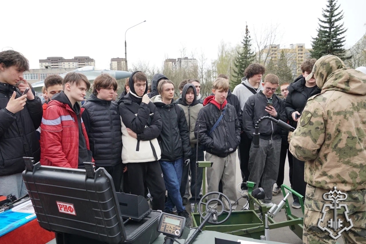 В Воронеже росгвардейцы стали частью ежегодной патриотической акции « День призывника» для молодежи допризывного возраста 