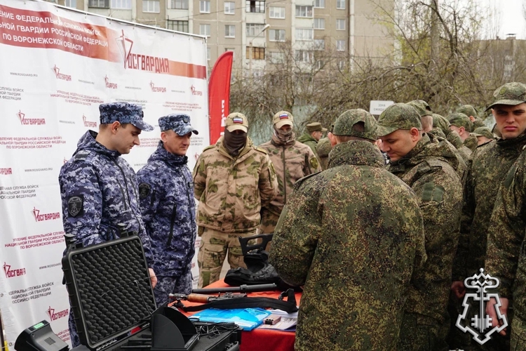 В Воронеже росгвардейцы стали частью ежегодной патриотической акции « День призывника» для молодежи допризывного возраста 