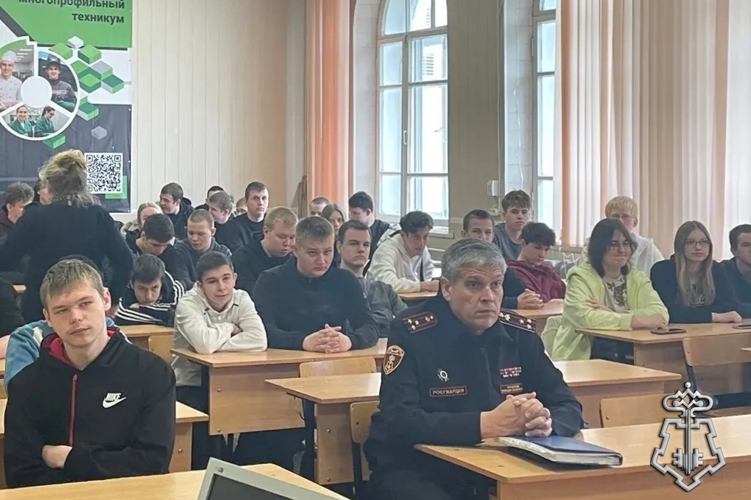 СОТРУДНИКИ РОСГВАРДИИ ПРОВЕЛИ СЕМИНАР ПРОФОРИЕНТАЦИИ СО СТУДЕНТАМИ ТЕХНИКУМА ВОРОНЕЖСКОЙ ОБЛАСТИ