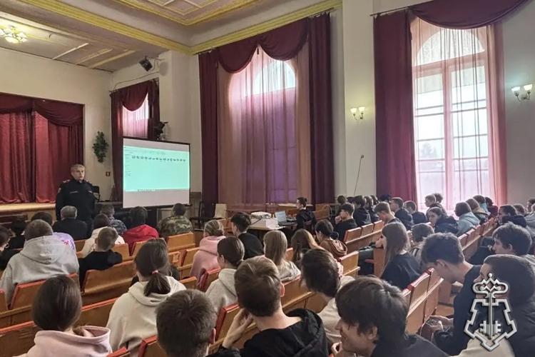 В ВОРОНЕЖСКОЙ ОБЛАСТИ РОСГВАРДИЯ РЕАЛИЗУЕТ МАСШТАБНЫЙ ЦИКЛ МЕРОПРИЯТИЙ, НАПРАВЛЕННЫХ НА ПРОФЕССИОНАЛЬНУЮ ОРИЕНТАЦИЮ И ВОСПИТАНИЕ ПАТРИОТИЗМА СРЕДИ ПОДРАСТАЮЩЕГО ПОКОЛЕНИЯ