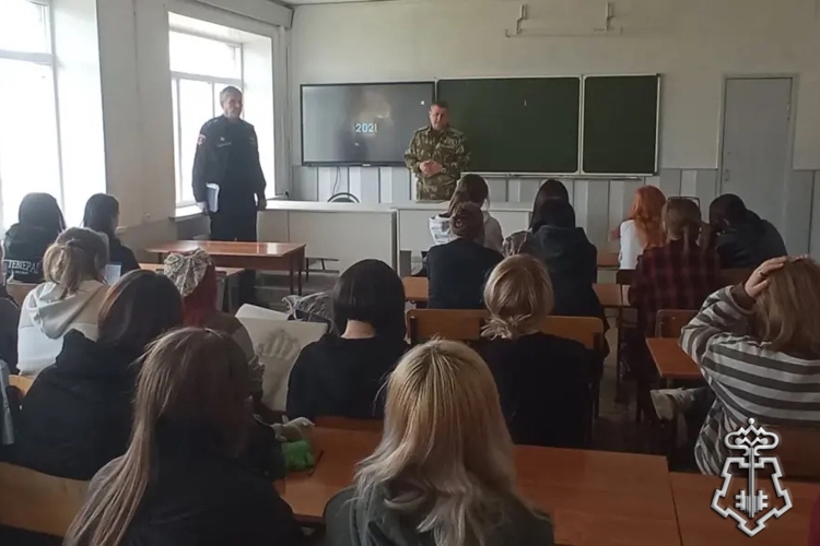 Росгвардия активно работает с подрастающим поколением в Воронежской области, предлагая им уникальную возможность познакомиться с миром служебных профессий