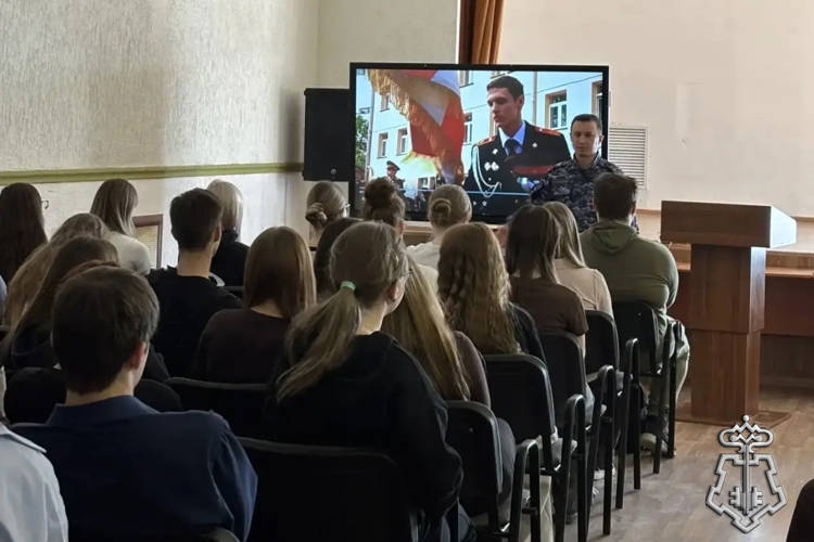   Сотрудник вневедомственной охраны провёл урок мужества в школе Воронежской области в преддверии 9 мая