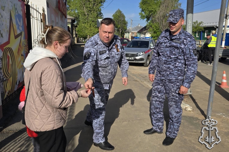 Сотрудники вневедомственной охраны Новохоперского района Воронежской области приняли участие в акции «Георгиевская ленточка»