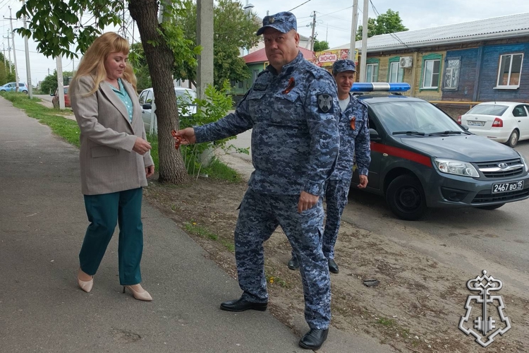 Сотрудники вневедомственной охраны Новохоперского района Воронежской области приняли участие в акции «Георгиевская ленточка»