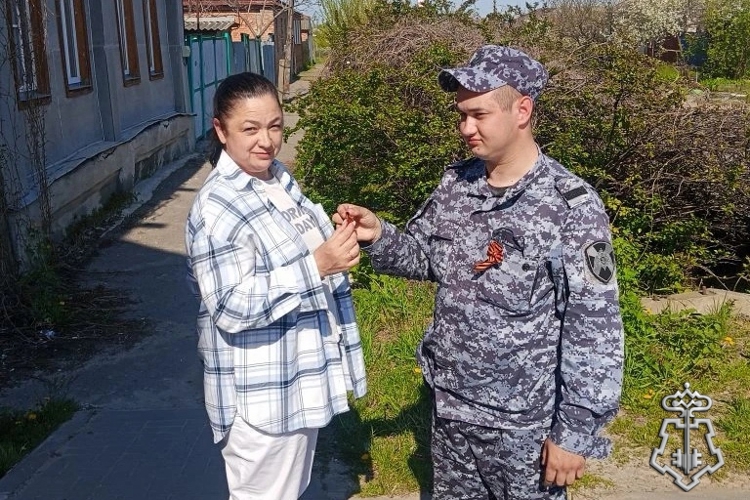 Сотрудники вневедомственной охраны Воронежской области продолжают принимать участие в акции "Георгиевская ленточка"