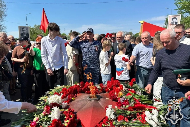 Сотрудники вневедомственной охраны Росгвардии приняли участие в возложении цветов в честь Дня Победы в Воронежской области 