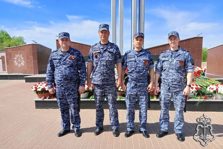 Сотрудники вневедомственной охраны Росгвардии приняли участие в праздновании Дня Победы в Нововоронеже Воронежской области 
