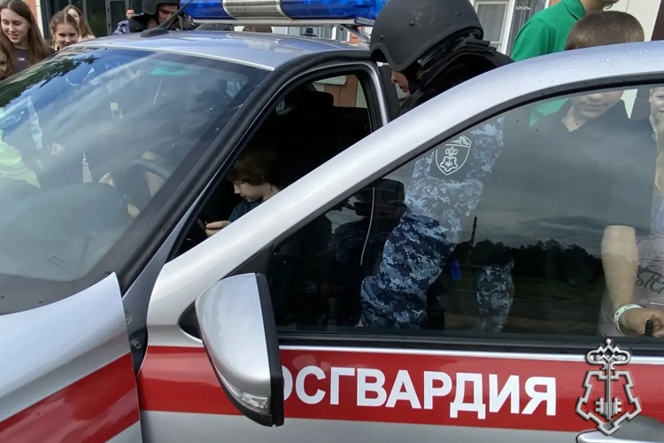  В день защиты детей сотрудники Росгвардии Воронежской области запустили акцию «Каникулы с Росгвардией»