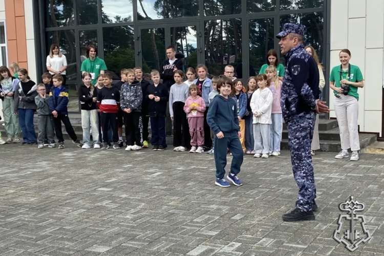  В день защиты детей сотрудники Росгвардии Воронежской области запустили акцию «Каникулы с Росгвардией»