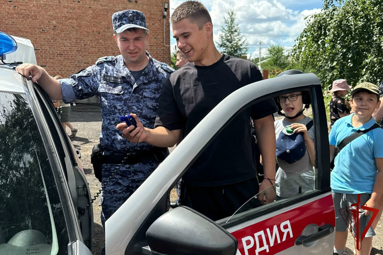 Мероприятия ведомственной акции «Каникулы с Росгвардией» продолжаются в лагере труда и отдыха «Твой Успех» Воронежской области 