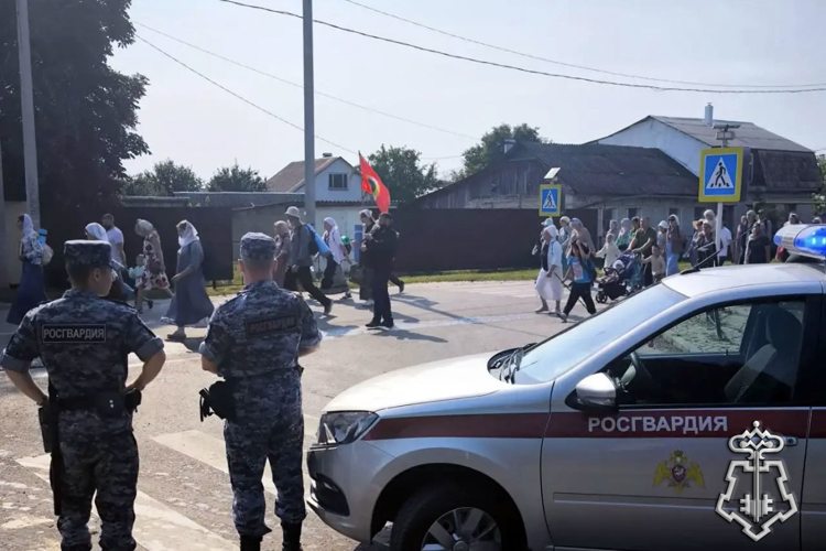 Безопасность крестного хода в Воронежской области обеспечили сотрудники вневедомственной охраны Росгвардии