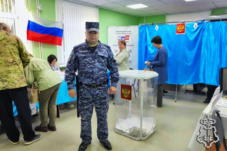 Росгвардейцы приняли участие в обеспечении безопасности при проведении выборов в Воронежской области