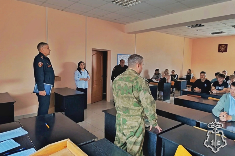 Офицеры Росгвардии проводят цикл профориентационных и патриотических мероприятий в Воронежской области