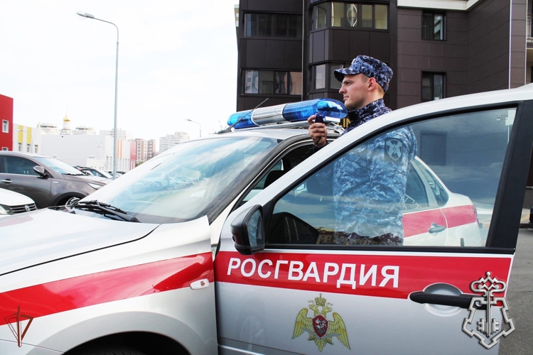СОТРУДНИКИ УПРАВЛЕНИЯ ВНЕВЕДОМСТВЕННОЙ ОХРАНЫ РОСГВАРДИИ ПО ВОРОНЕЖСКОЙ ОБЛАСТИ НАПОМНИЛИ О ВОЗМОЖНОСТИ ПОДКЛЮЧЕНИЯ КНОПКИ ТРЕВОЖНОЙ СИГНАЛИЗАЦИИ