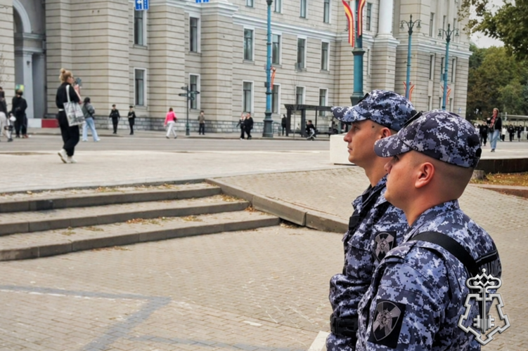 Сотрудники Росгвардии обеспечили безопасность и правопорядок во время празднования Дня города в Воронеже