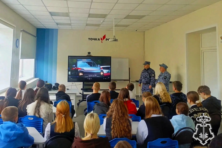 В Воронежской области сотрудники отдела вневедомственной охраны провели урок безопасности для школьников