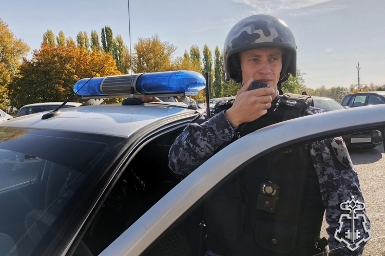 Сотрудники Росгвардии обеспечили безопасность на футбольном матче в Воронеже