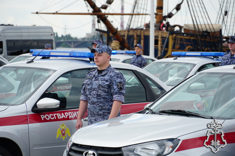 В Воронеже сотрудники Росгвардии незамедлительно отреагировали на сообщение о гражданине, находящемся в общественном месте с оружием